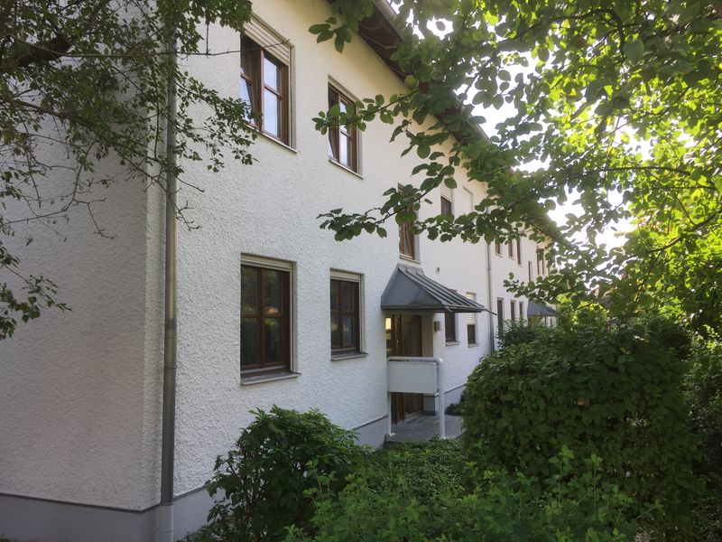 Gepflegte 2+1-Zimmer-EG-Wohnung mit großer Terrasse und Gartennutzung inkl. TG-Platz in Putzbrunn